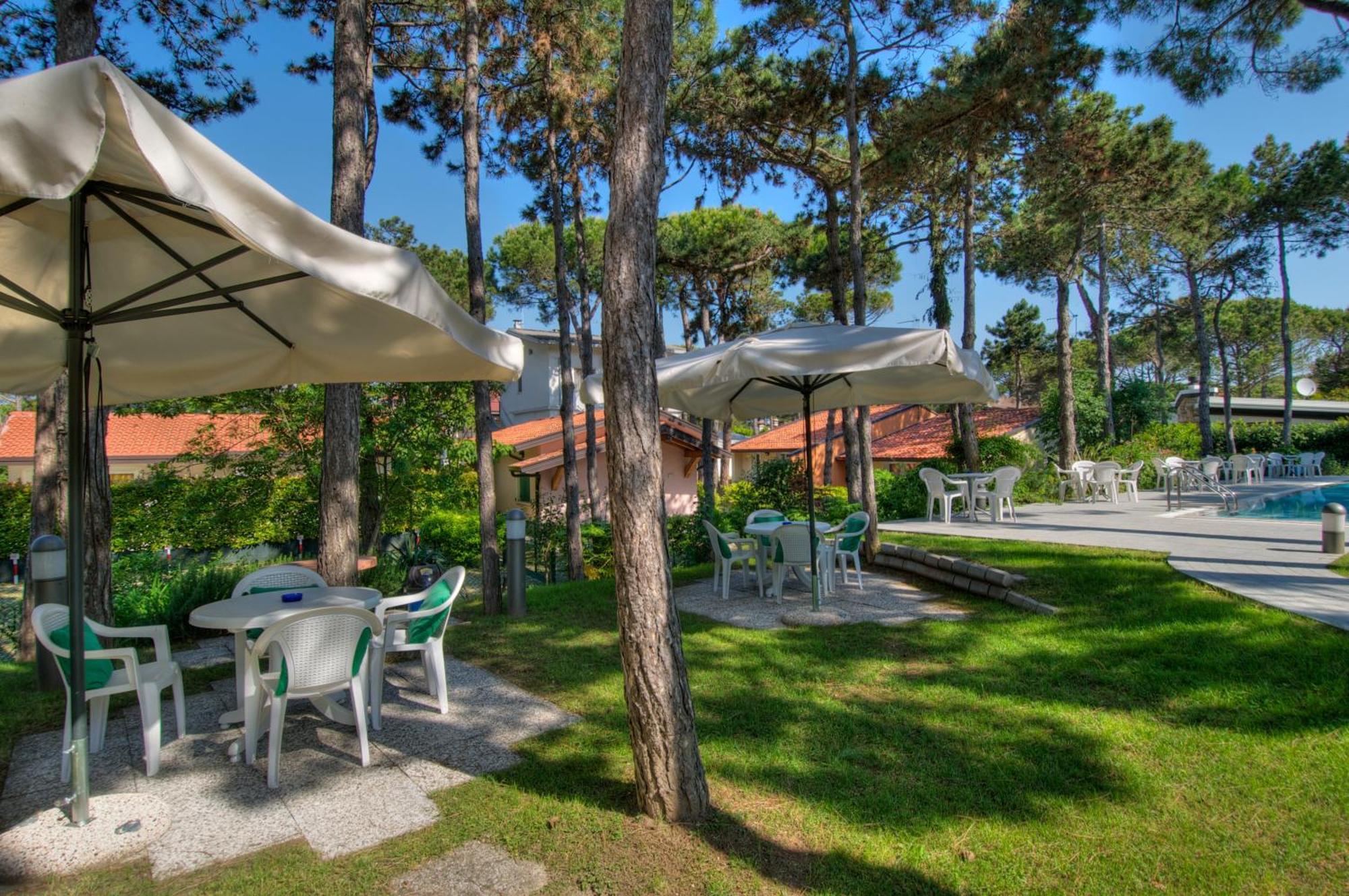 Hotel Caracas Lignano Sabbiadoro Exterior foto